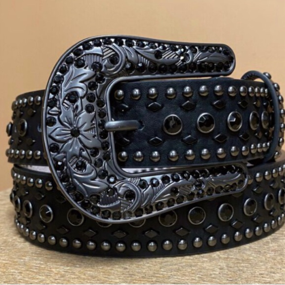 Nocona Women’s Black Studded Belt